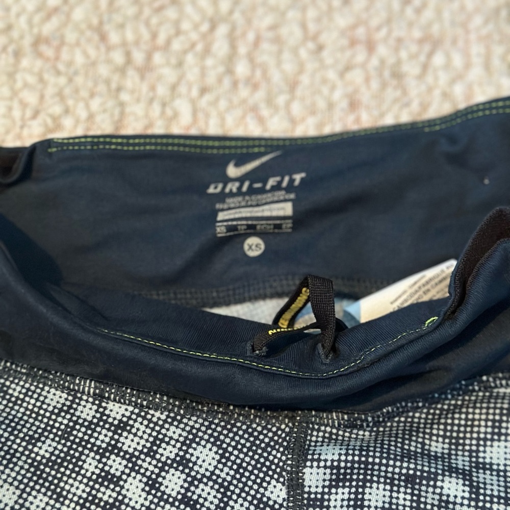 Women’s Nike dry, fit, cropped leggings, size extra small
